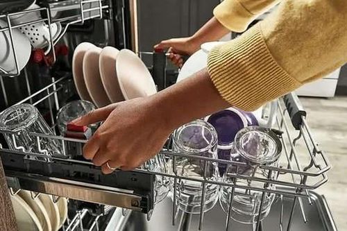 Bạn thực sự có thể tiết kiệm tiền bằng việc thay đổi cách xếp đồ vào máy rửa bát và đây là những gì bạn nên làm theo
