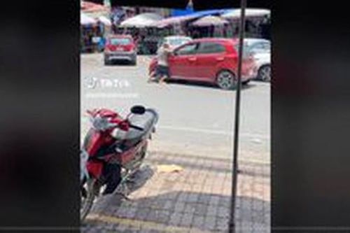Thông tin bất ngờ vụ người đàn ông chặn đầu ô tô, 'xin đểu' tiền trên phố