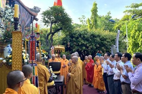 Khánh Hòa: Tưởng niệm 60 năm Bồ tát Thích Quảng Đức vị pháp thiêu thân (1963-2003)