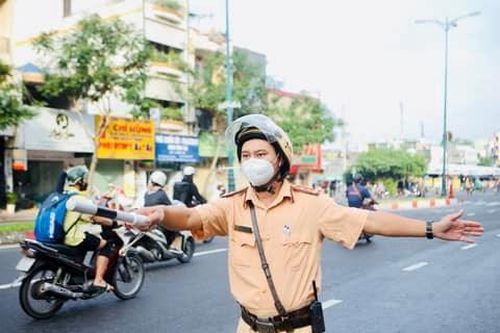 TP Hồ Chí Minh: CSGT ra quân 'tiếp sức' đảm bảo an toàn giao thông phục vụ kỳ thi lớp 10
