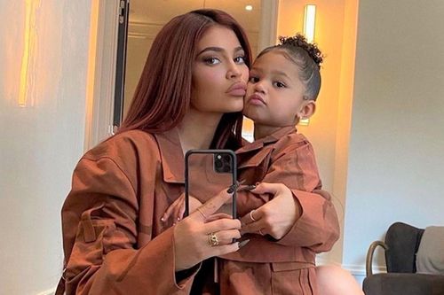 Con gái Kylie Jenner đeo đồng hồ Rolex 40.000 USD