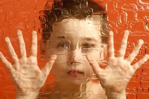 Phép màu đến với cậu bé tự kỷ điều trị bằng phương pháp tế bào gốc