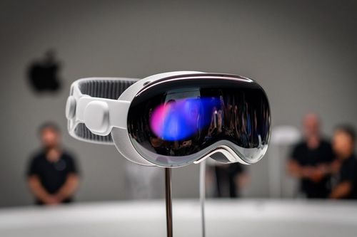 Ai sẽ mua Apple Vision Pro với mức giá 3.500 USD?