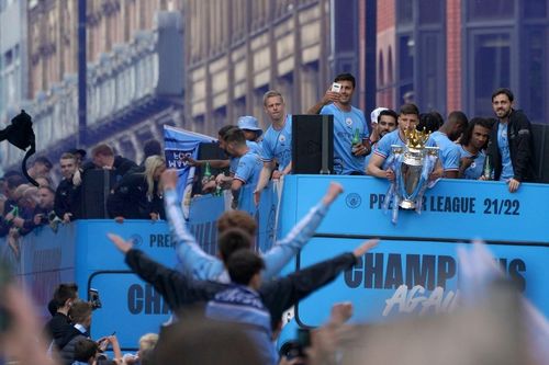 Man City lên kế hoạch diễu hành cú ăn ba
