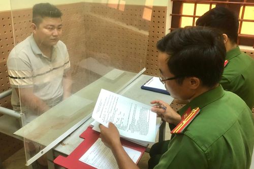 Hàng chục người sập bẫy cặp nam nữ