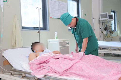 Cứu kịp thời người đàn ông bị xe máy đâm đứt động mạch đùi