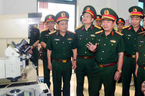 Thượng tướng Lê Huy Vịnh kiểm tra một số đơn vị thuộc Tổng cục Kỹ thuật