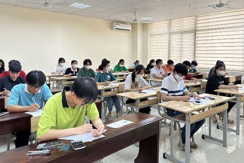 Đề Toán thi vào lớp 10 chuyên ở Phú Thọ và gợi ý đáp án
