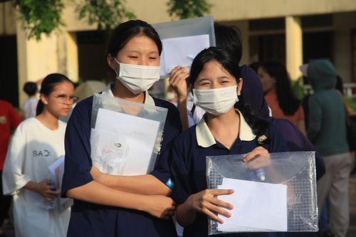 Thí sinh Hà Tĩnh hoàn thành thi môn chuyên tuyển sinh lớp 10