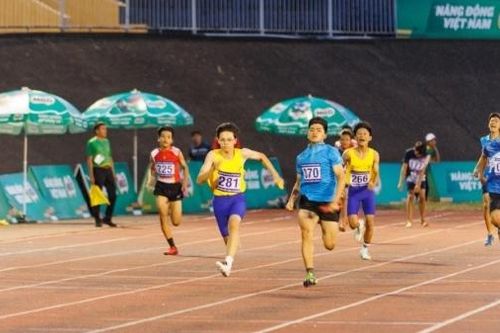 Gần 1.100 học sinh tranh tài môn Điền kinh, Bóng đá, Cầu lông