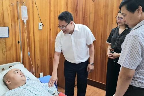 Lãnh đạo Sở TT&TT Hà Nội thăm hỏi phóng viên Đài PT-TH Hà Nội bị hành hung