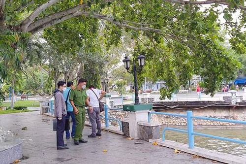 Phát hiện thi thể phụ nữ trong hồ nước công viên ở Tiền Giang