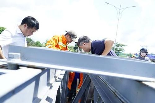Sau sự cố sà lan va chạm, cầu thép An Phú Đông khi nào lưu thông lại?