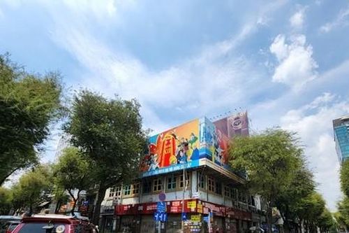 Vì sao các nhãn hàng 'tháo chạy' khỏi trung tâm TPHCM?