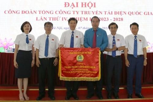 Công đoàn EVNNPT chung sức đồng lòng cùng EVN vượt khó