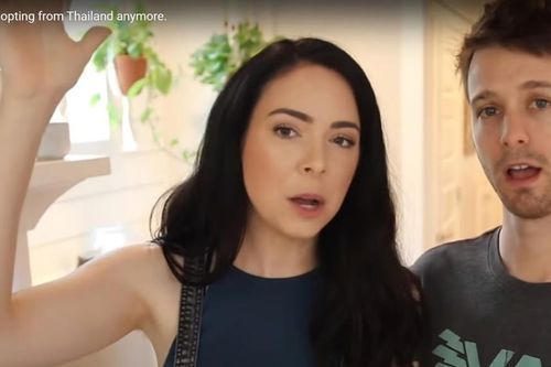 Cặp đôi nổi tiếng không nhận con nuôi vì bị cấm khoe con lên mạng