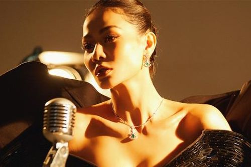 Thu Minh diện váy tôn vòng 1 gợi cảm