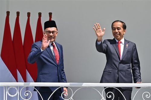 Tổng thống Indonesia thăm Malaysia, tăng cường quan hệ truyền thống