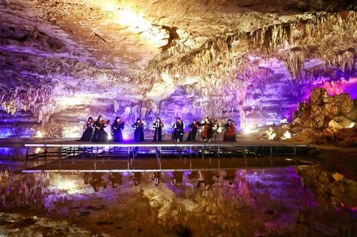Hang động dài nhất châu Á là điểm du lịch Hè lý tưởng tại Trung Quốc