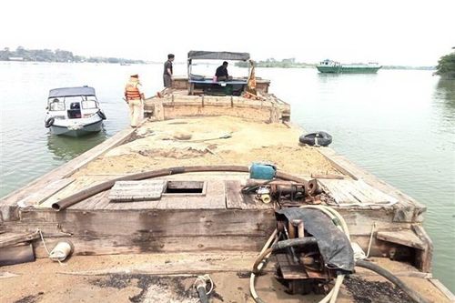 Đồng Nai: Tạm giữ 3 phương tiện khai thác, vận chuyển cát trái phép