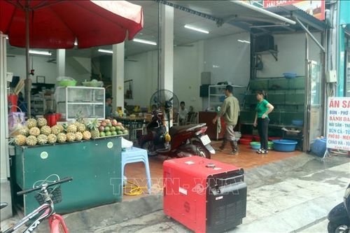 Mất điện kéo dài, du lịch méo mặt