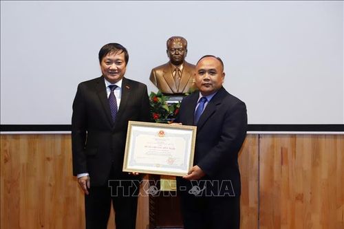 Trao Huân chương Hữu nghị của Nhà nước Việt Nam tặng Bảo tàng Kaysone Phomvihane