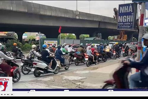 Những 'lô cốt' án ngữ giữa con đường đông đúc nhất Thủ đô
