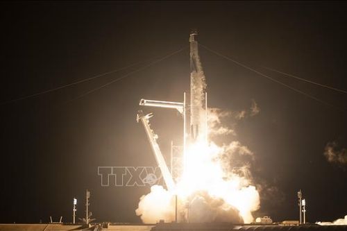 Tàu vũ trụ Dragon của SpaceX vận chuyển hàng hóa tiếp tế lên ISS