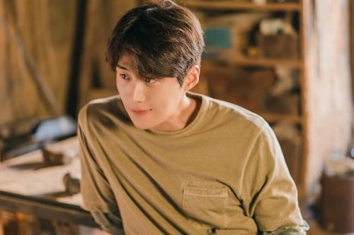 Những vai diễn 'trai ngoan' nổi tiếng của Kim Seon Ho trước khi trở thành sát thủ điên rồ bậc nhất màn ảnh xứ Hàn