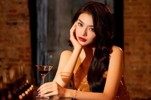 Á hậu Kiều Loan bất ngờ tung MV mới, sánh đôi cùng 'trai lạ'