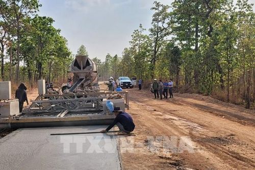 Đánh giá giữa kỳ tình hình thực hiện kế hoạch phát triển kinh tế - xã hội 2021 – 2025