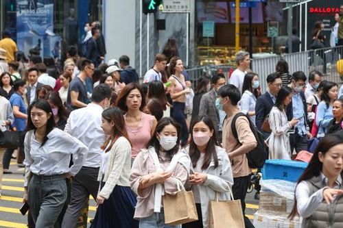Gen Z làm thêm để vượt qua giai đoạn kinh tế bất ổn