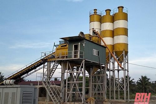 Bị buộc tháo dỡ, trạm trộn bê tông không phép vẫn tồn tại