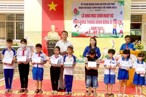 Huyện An Phú khai mạc 'Sinh hoạt hè' và 'Tháng hành động vì trẻ em'