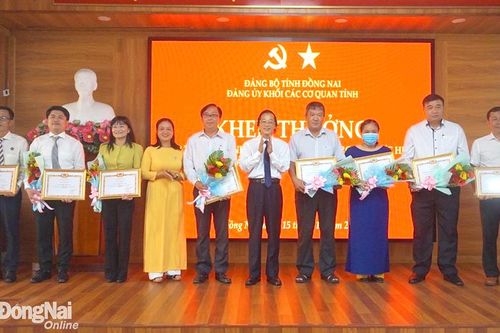 Đánh giá, xếp loại thực chất tập thể, cá nhân trong hệ thống chính trị