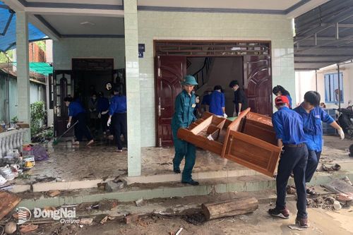 Hỗ trợ 9 hộ dân bị thiệt hại nặng sau cơn mưa lớn tại huyện Nhơn Trạch