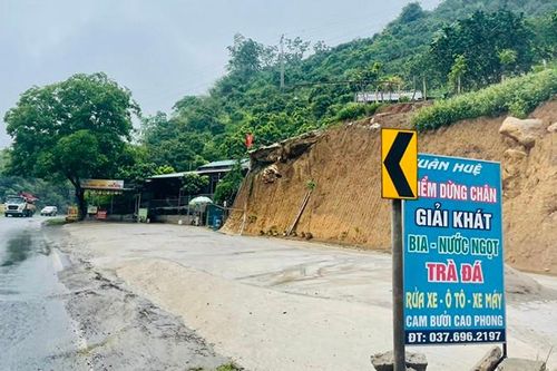 Ngang nhiên bạt núi trái phép giữa dốc Cun để làm điểm kinh doanh