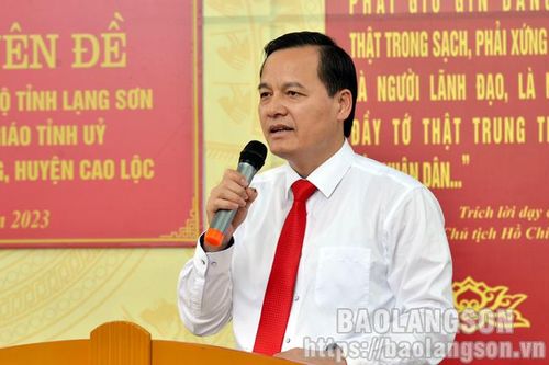 Chi bộ Ban Tuyên giáo Tỉnh ủy sinh hoạt chuyên đề tại đình Háng Pài