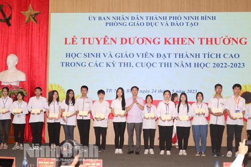 Thành phố Ninh Bình, nhiều năm liền dẫn đầu phong trào bồi dưỡng học sinh giỏi của tỉnh