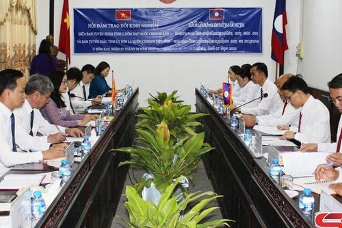 Ban Tuyên giáo Tỉnh ủy Sơn La và Ban Tuyên huấn tỉnh U Đôm Xay hội đàm, chia sẻ kinh nghiệm