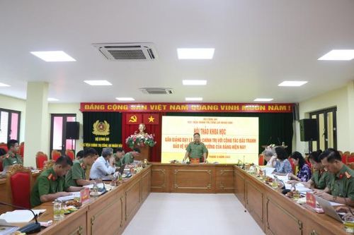 Gắn giảng dạy lý luận chính trị với nhiệm vụ bảo vệ nền tảng tư tưởng của Đảng