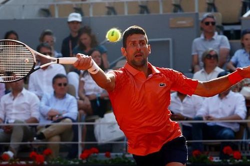 Novak Djokovic ngược dòng vào bán kết Roland Garros