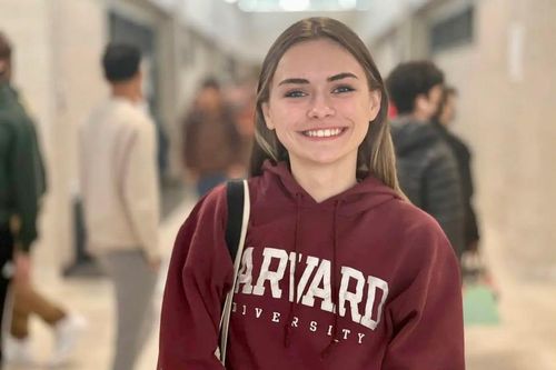 Aurora Sky Castner - cô gái người Mỹ sinh ra trong tù trúng tuyển Đại học Harvard