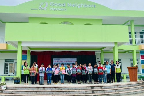 Tổ chức Good Neighbors trao quà gần 12.000 trẻ bảo trợ tại các địa bàn dự án