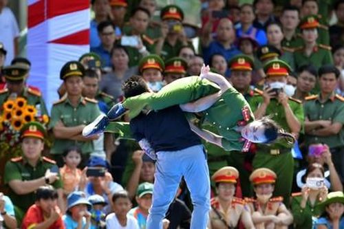 Loạt ảnh đẹp nữ chiến sỹ Cảnh sát biểu diễn võ thuật khống chế tội phạm