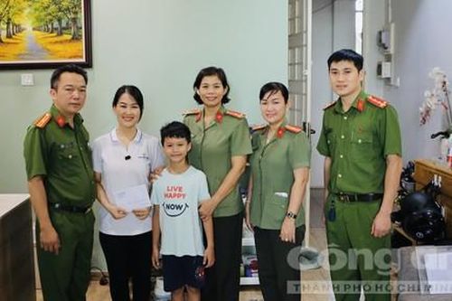 Chuyên đề Công an TPHCM hỗ trợ 2 hoàn cảnh khó khăn, thắt chặt nghĩa tình đồng đội