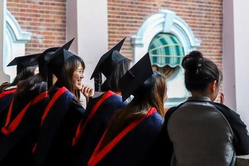 'Văn hóa làm thêm' của Gen Z châu Á