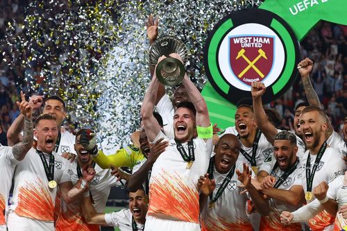 Bàn thắng ở phút 90 giúp West Ham vô địch cúp châu Âu