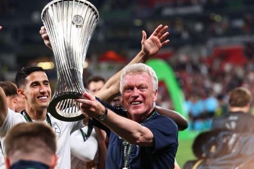 Khoảnh khắc xúc động trong ngày David Moyes giành cúp châu Âu