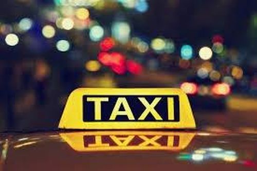Vẫy nhầm xe taxi, hành hung tài xế